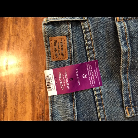 Brand new Women’s Levi’s jeans - Picture 3 of 3
